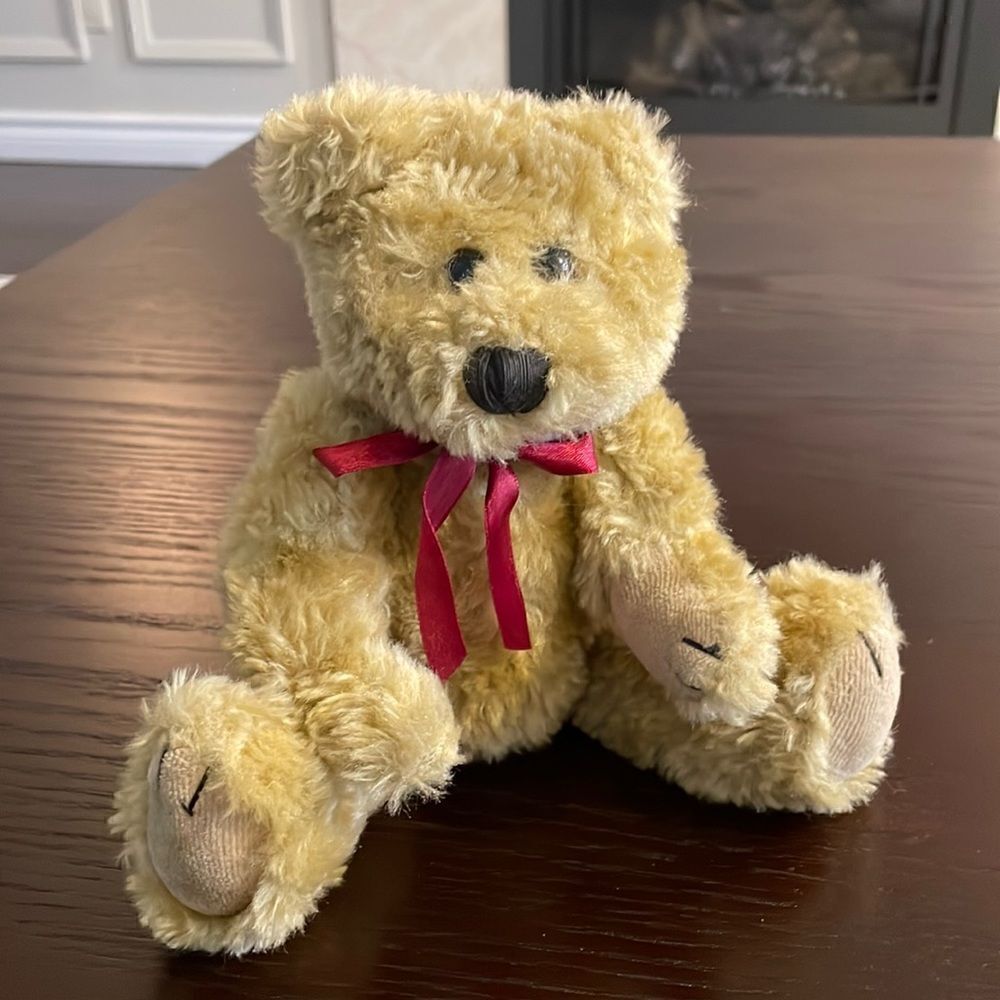 The Boyd’s Collection Tan Jointed Teddy Bear w Red Bow Excellent Condition 10”